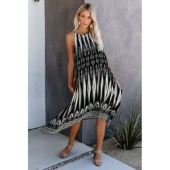 Sukienka JENNA. Sukienki damskie Sukienka JENNA, na co dzień, s, bez wzorów, bez kołnierzyka, bez rękawów. W wyprzedaży za 89,00 zł.