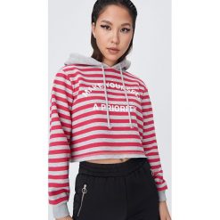 Krótka bluza z kapturem - Wielobarwny. Bluzy damskie Sinsay, s, bez wzorów, z krótkim rękawem, krótkie, z kapturem. W wyprzedaży za 39,99 zł.
