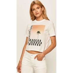 Calvin Klein Jeans - T-shirt. Białe bluzki damskie Calvin Klein Jeans, s, z nadrukiem, z bawełny, casualowe, z okrągłym kołnierzem, z krótkim rękawem. Za 179,90 zł.