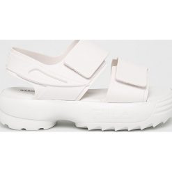 Melissa - Sandały x Fila. Białe klapki damskie Melissa, bez wzorów, z gumy, bez obcasa, na obcasie. W wyprzedaży za 359,90 zł.