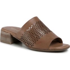 Klapki TAMARIS - 1-27231-34 Cognac 305. Pomarańczowe klapki damskie Tamaris, bez wzorów, ze skóry ekologicznej, bez obcasa, na obcasie. Za 199,00 zł.