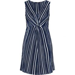 Sukienka letnia Guess W92K0M K8J00. Niebieskie sukienki damskie Guess, na lato, xs, z aplikacjami, bez kołnierzyka, bez rękawów. W wyprzedaży za 189,00 zł.