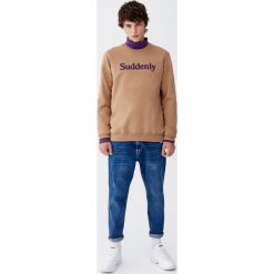 Bluza z wypukłym napisem „Suddenly”. Szare bluzy męskie rozpinane marki Pull&Bear, m, z napisami. Za 99,90 zł.