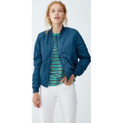 Kurtka typu bomber basic. Szare kurtki damskie Pull&Bear, bez wzorów, bez kaptura. Za 89,90 zł.
