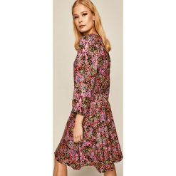 Medicine - Sukienka Boho Breeze. Czarne sukienki damskie MEDICINE, na co dzień, s, w kwiaty, z wiskozy, casualowe, z okrągłym kołnierzem, bez rękawów, mini, rozkloszowane. W wyprzedaży za 119,90 zł.