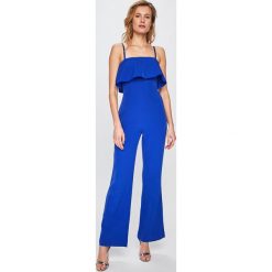 Guess Jeans - Kombinezon Sara. Niebieskie kombinezony damskie Guess Jeans, na co dzień, s, z aplikacjami, z elastanu, z dekoltem karo, z długim rękawem, długie. W wyprzedaży za 349,90 zł.