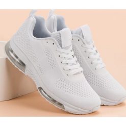 MODNE BUTY SPORTOWE. Białe buty sportowe damskie SHELOVET, bez wzorów, bez zapięcia. Za 76,90 zł.