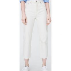 Jeansy mom fit - Kremowy. Białe jeansy damskie Sinsay. W wyprzedaży za 29,99 zł.