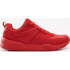 Jednokolorowe sneakersy - Czerwony. Czerwone sneakersy męskie Cropp, bez zapięcia. Za 179,99 zł.