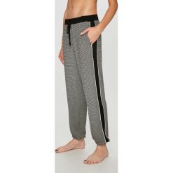 Dkny - Spodnie piżamowe. Czarne piżamy damskie DKNY, s, bez wzorów, z elastanu, bez rękawów. W wyprzedaży za 179,90 zł.