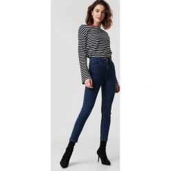 NA-KD Jeansy z wysokim stanem - Blue. Niebieskie spodnie damskie z wysokim stanem marki NA-KD, z elastanu, z podwyższonym stanem. W wyprzedaży za 73,17 zł.