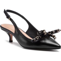 Sandały RED VALENTINO - RQ2S0B83 Nero 0NO. Czarne klapki damskie Red Valentino, z aplikacjami, ze skóry, bez obcasa, na obcasie. W wyprzedaży za 899,00 zł.