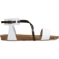 Sandały ZIRA. Białe sandały damskie Gino Rossi, w paski, ze skóry, eleganckie, bez obcasa, z paskami. Za 199,90 zł.