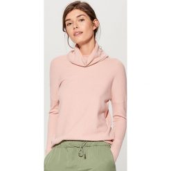 Miękki sweter z golfem - Różowy. Czerwone golfy damskie marki Mohito, l. Za 79,99 zł.