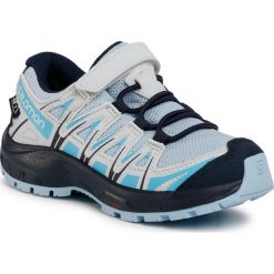 Buty SALOMON - Xa Pro 3D Cswp K 406594 04 W0 Cashmere Blue/Illusion Blue/Cyan Blue. Niebieskie półbuty dziewczęce Salomon, ze skóry ekologicznej, na rzepy. W wyprzedaży za 199,00 zł.
