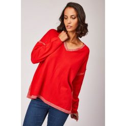 Sweter w kolorze czerwonym. Czerwone swetry damskie L'étoile du cachemire, bez wzorów, z kaszmiru, klasyczne, bez rękawów, bez kaptura. W wyprzedaży za 129,95 zł.