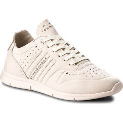 Sneakersy TOMMY HILFIGER - Nubuck Light Weight Sneaker FW0FW02986 Tapioca 639. Brązowe półbuty damskie TOMMY HILFIGER, ze skóry. W wyprzedaży za 279,00 zł.
