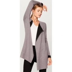 Sweter z kontrastowym wykończeniem - Czarny. Czarne bez kategorii Mohito, s, z kontrastowym kołnierzykiem. Za 159,99 zł.