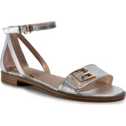 Sandały Guess Rashida FL6AI2 LEL03. Szare klapki damskie Guess, z aplikacjami, bez obcasa. W wyprzedaży za 439,00 zł.