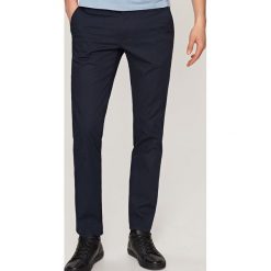 Chinosy męskie: Spodnie chino slim fit – Granatowy