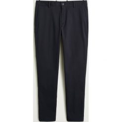 Mango Man - Spodnie Cordoba5. Zielone spodnie męskie Mango Man, na co dzień, m, bez wzorów, z elastanu, casualowe. Za 199,90 zł.