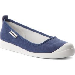 Półbuty CALVIN KLEIN JEANS - Libby R8947 Steel Blue. Niebieskie półbuty damskie marki Calvin Klein Jeans, na co dzień, bez wzorów, z jeansu, bez obcasa, na płaskiej podeszwie, bez zapięcia. W wyprzedaży za 279,00 zł.