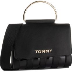 Torebka TOMMY HILFIGER - Youthful Statement Xover AW0AW07482 BDS. Czarne torebki klasyczne damskie TOMMY HILFIGER, bez wzorów, ze skóry ekologicznej, klasyczne, bez dodatków. Za 579,00 zł.