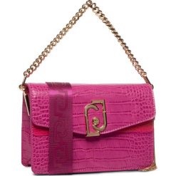 Torebka LIU JO - S Crossbody AA0037 E0084 Pink Bubble X0233. Różowe torebki klasyczne damskie Liu Jo, bez wzorów, ze skóry ekologicznej, klasyczne, bez dodatków. W wyprzedaży za 479,00 zł.