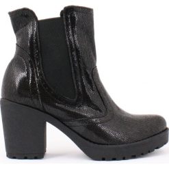 Ocieplane sztyblety na grubym obcasie - skóra naturalna - model 464 - kolor czarny błyszczący. Czarne botki damskie Zapato, ze skóry, bez obcasa, bez zapięcia. Za 399,00 zł.