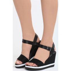 Czarne Sandały Over The Love. Czarne koturny damskie Born2be, bez wzorów, bez obcasa, na koturnie, ze sprzączką. Za 44,99 zł.