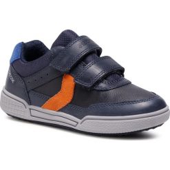 Sneakersy GEOX - J Poseido B. A J02BCA 0CLBU C0820 S Navy/Orange. Niebieskie trampki chłopięce Geox, bez wzorów, ze skóry ekologicznej, na rzepy. Za 309,00 zł.