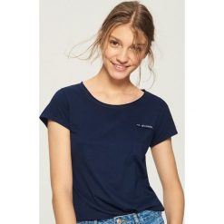 T-shirt z kieszenią - Granatowy. Niebieskie t-shirty damskie Sinsay, l. Za 14,99 zł.