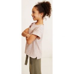 Mango Kids - Top dziecięcy Zoo 110-164 cm. Białe bluzki dziewczęce marki Mango Kids, z haftami, z bawełny, bez kołnierzyka, z krótkim rękawem, krótkie, bez kaptura. Za 49,90 zł.