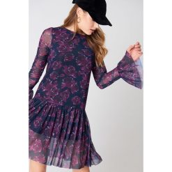 NA-KD Siateczkowa sukienka z okrągłym dekoltem - Purple,Multicolor. Fioletowe sukienki mini marki NA-KD, z meshu, z okrągłym kołnierzem, proste. Za 121,95 zł.