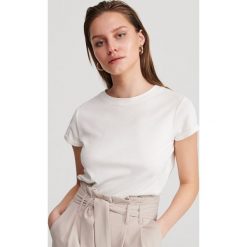 T-shirt z bawełny i konopii - Kremowy. Białe t-shirty damskie Reserved, s, bez wzorów, z bawełny, bez kołnierzyka. Za 69,99 zł.