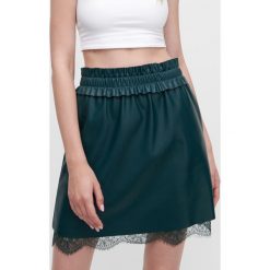 Spódnica z imitacji skóry - Czarny. Czarne spódniczki damskie Reserved, bez wzorów, ze skóry. Za 69,99 zł.