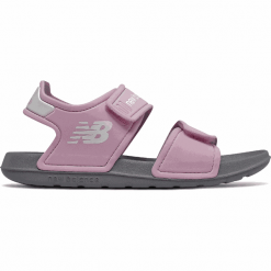 New Balance YOSPSDPN. Sandały dziewczęce New Balance, z materiału, bez zapięcia. W wyprzedaży za 69,99 zł.