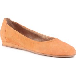 Baleriny TAMARIS - 1-22133-34 Orange 606. Pomarańczowe baleriny damskie Tamaris, bez wzorów, z zamszu, klasyczne, bez obcasa, na płaskiej podeszwie, bez zapięcia. W wyprzedaży za 189,00 zł.