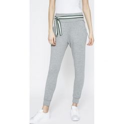 Answear - Spodnie Sporty Fusion. Szare spodnie damskie ANSWEAR, s, w paski, z elastanu, z podwyższonym stanem. W wyprzedaży za 59,90 zł.