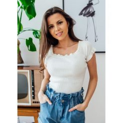 Body Adelajda ecru - UNI. Bluzki damskie Fanaberia.com, bez wzorów, eleganckie, z falbankami, bez rękawów. Za 69,90 zł.