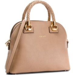 Torebka LIU JO - M Satchel Manchattan A68097 E0011 Arenaria 71316. Brązowe torebki klasyczne damskie Liu Jo, ze skóry ekologicznej, duże. W wyprzedaży za 589,00 zł.