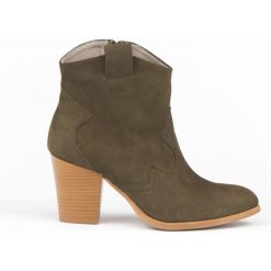 Kowbojki na obcasie - skóra naturalna - model 471 - kolor oliwka. Botki damskie Zapato, ze skóry, bez obcasa, na obcasie, bez zapięcia. W wyprzedaży za 279,30 zł.