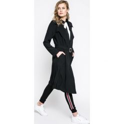 Answear - Płaszcz Sporty Fusion. Czarne płaszcze damskie marki ANSWEAR, s, w paski, z wiskozy, klasyczne. W wyprzedaży za 149,90 zł.