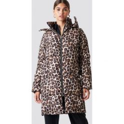NA-KD Trend Długa kurtka watowana w cętki - Brown,Multicolor. Brązowe bomberki damskie NA-KD Trend, z materiału. Za 364,95 zł.