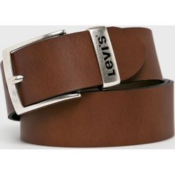 Levi's - Pasek skórzany. Pomarańczowe paski męskie Levi's®, w paski, ze skóry. W wyprzedaży za 99,90 zł.