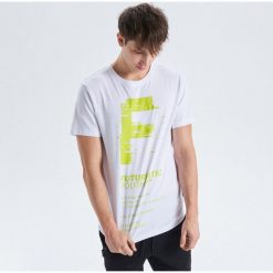 Koszulka z kolekcji Futuristic Youths - Biały. Białe koszulki męskie marki Cropp, s, bez wzorów, bez kołnierzyka, bez rękawów. Za 39,99 zł.