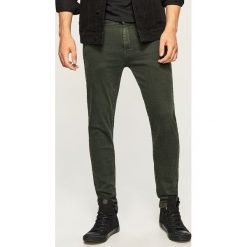 Jeansy slim fit - Zielony. Zielone jeansy męskie relaxed fit marki Reserved. Za 129,99 zł.