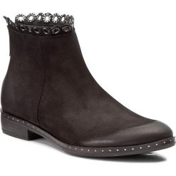 Botki CARINII - B4193 360-000-PSK-C63. Czarne buty zimowe damskie Carinii, z materiału. W wyprzedaży za 229,00 zł.