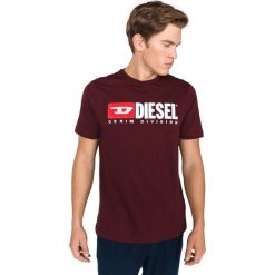 Diesel Just Division Koszulka Czerwony. Czerwone koszulki męskie Diesel, l, z haftami, z bawełny, bez kołnierzyka, z krótkim rękawem, krótkie. Za 266,95 zł.