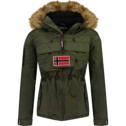 Kurtka przejściowa "Bench" w kolorze khaki. Brązowe płaszcze męskie Geographical Norway Men, s, z aplikacjami, bez kaptura. W wyprzedaży za 299,95 zł.